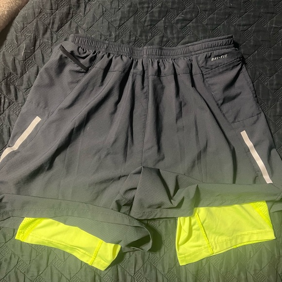 Nike Dri Fit Flex Stride Shorts - Picture 4 of 4